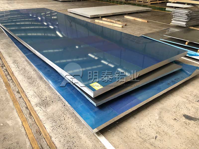 5754鋁板用于聲屏障一噸價格多少？優(yōu)點有哪些？